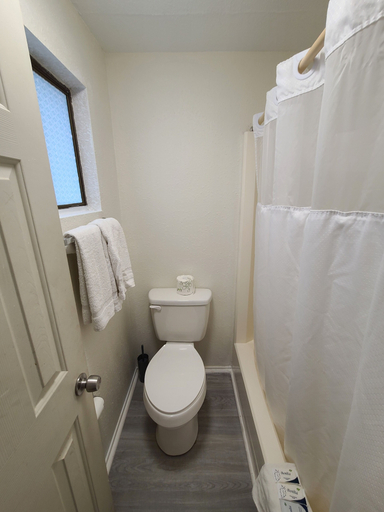Bathroom 4, Hampton Harbor Motel, Rockingham