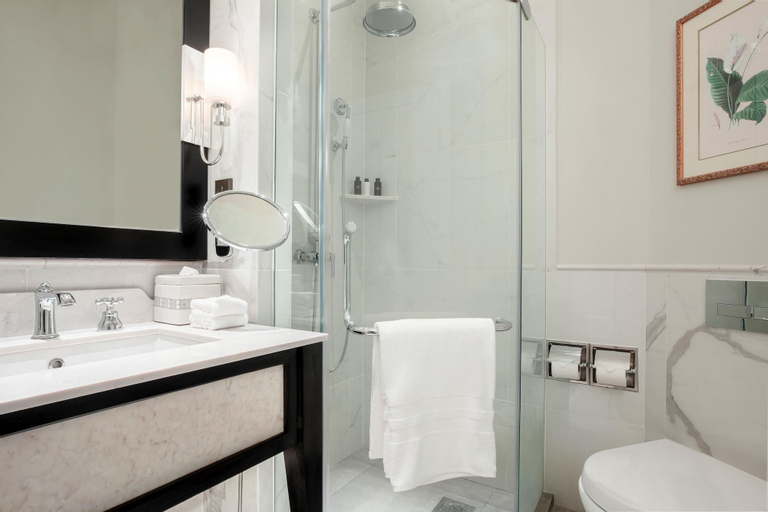 Bathroom 11