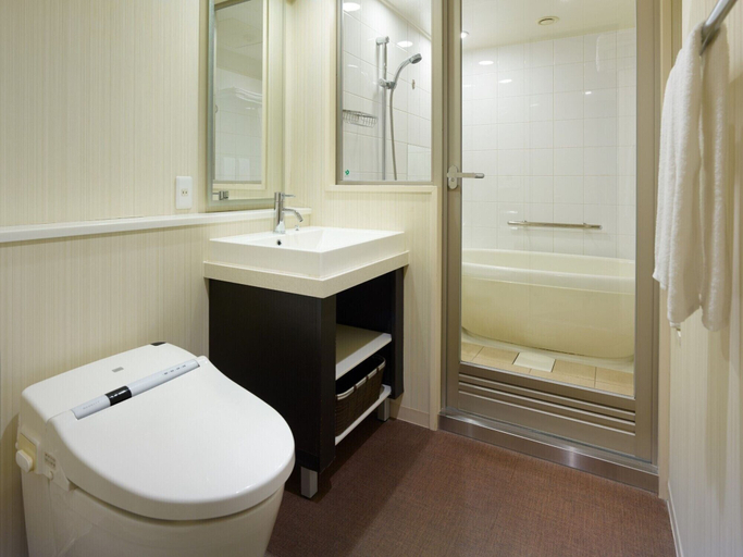 Bathroom 4, Mitsui Garden Hotel Osaka Yodoyabashi, Osaka