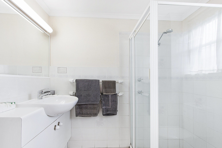 Bathroom 19