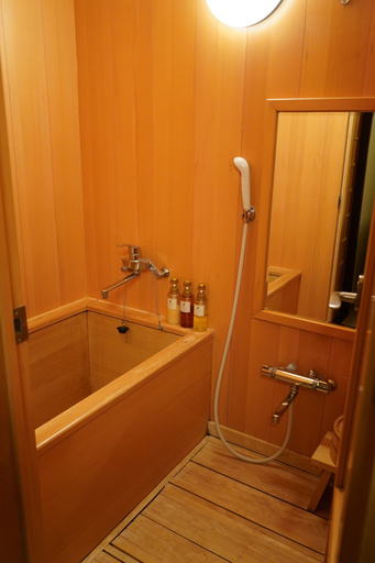 Bathroom 4, Hidatei Hanaougi, Takayama