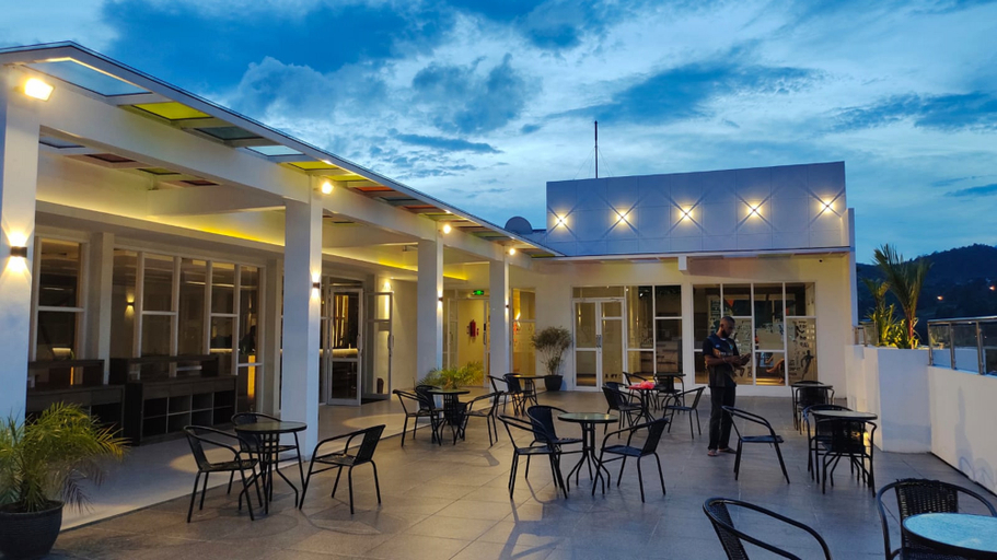Food & Drinks 5, Front One Budget Waena Abepura, Jayapura