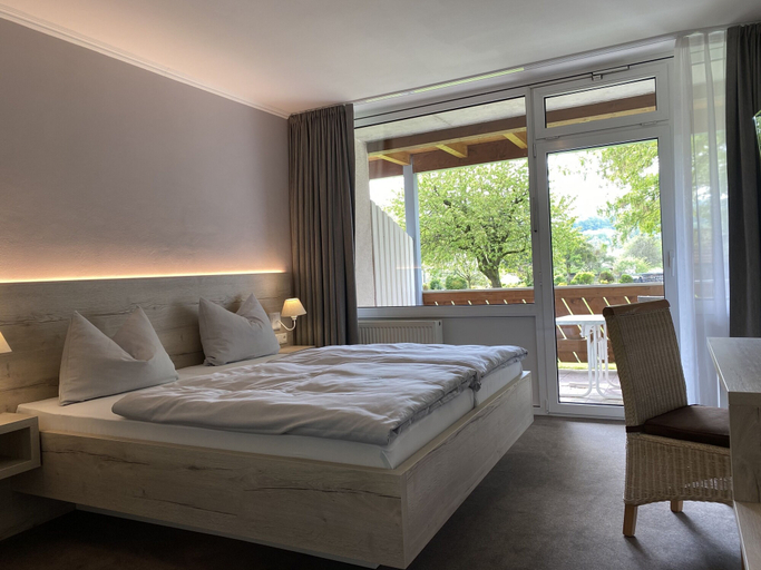 Bedroom 5, Hotel & Restaurant Kronenhof am Weser-Radweg, Kassel