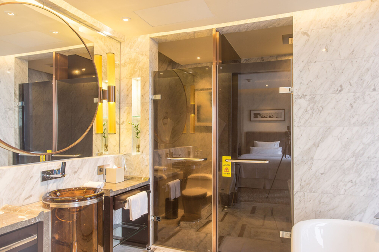Bathroom 10