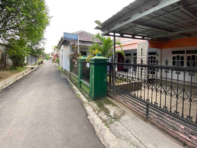 Guest House Hj Muriyah Syariah Slawi RedPartner, Tegal