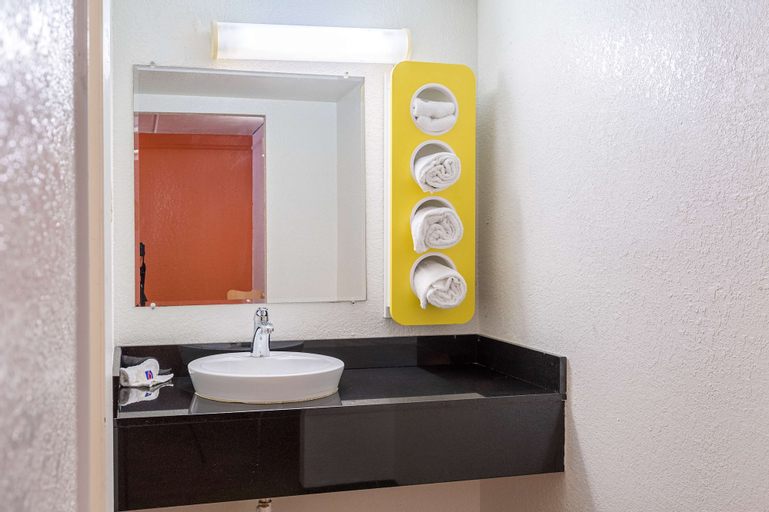 Bathroom 25