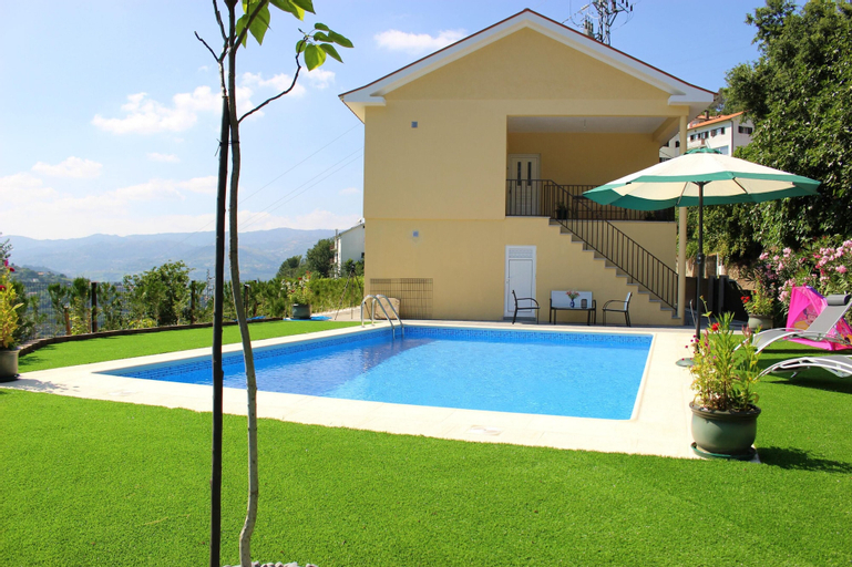 3 bedrooms villa with private pool furnished garden and wifi at Sao Martinho de Mouros 1 km away fro, Resende