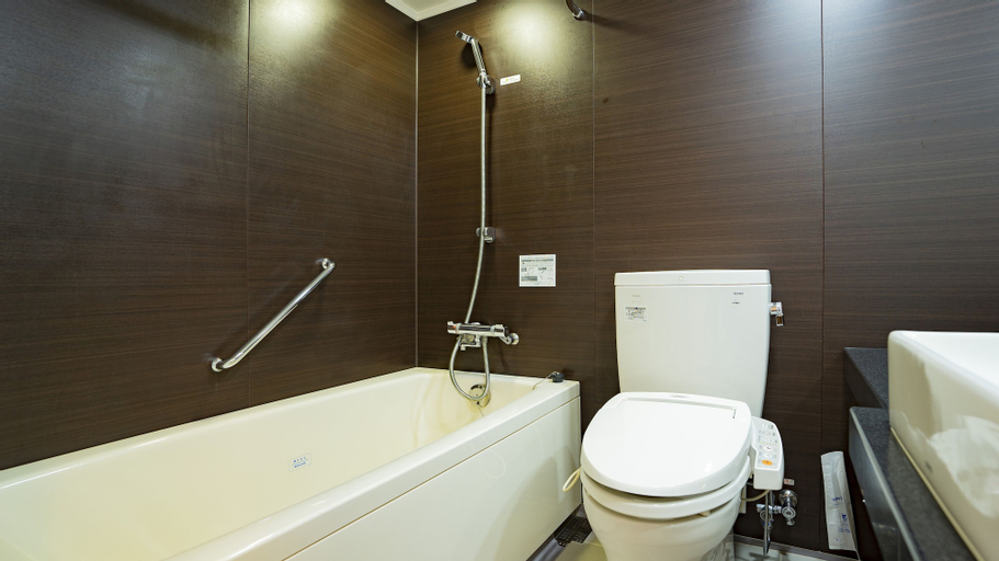 Bathroom 11