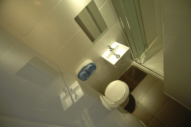 Bathroom 3, Barkston Rooms Earl's Court, London