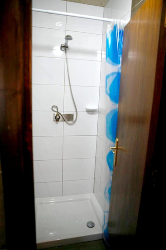 Bathroom 4, Spacious and Modern House in Cardenuela Riopico, Burgos