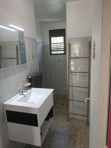 Bathroom 4, Gites villa bagatelle piscine et Plage a 900m, Sainte-Rose