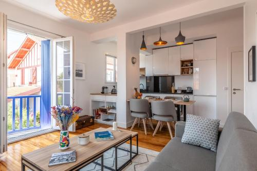 Mimosa-A beautiful apt in the heart of St Charles neighborhood Parking, Pyrénées-Atlantiques