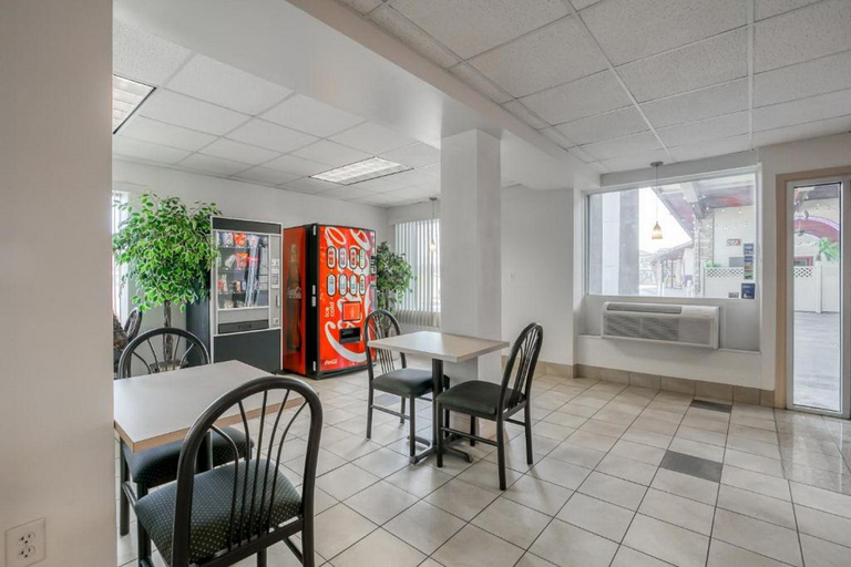 Public Area 2, Motel 6 North Lima, Mahoning
