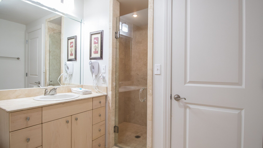 Bathroom 5, Sea Breeze 410 Deluxe, Harrison