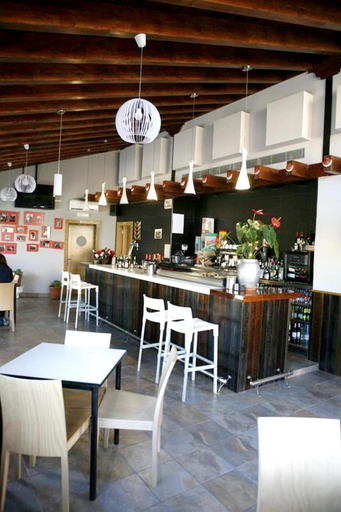 Food & Drinks 5, Spacious and Modern House in Cardenuela Riopico, Burgos