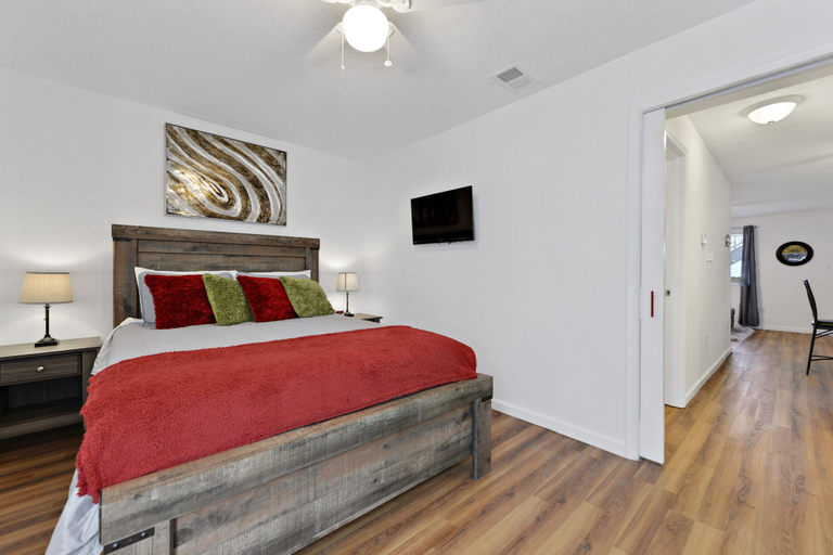 Bedroom, Oak Shores 166, Harrison