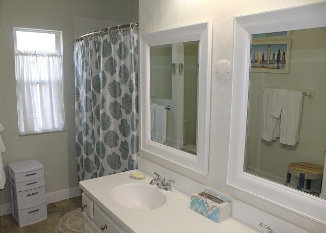 Bathroom 3, Surf Side, Saint Johns