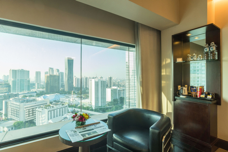 Exterior & Views 17