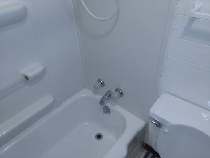 Bathroom 4, Oakland Motel, Garrett