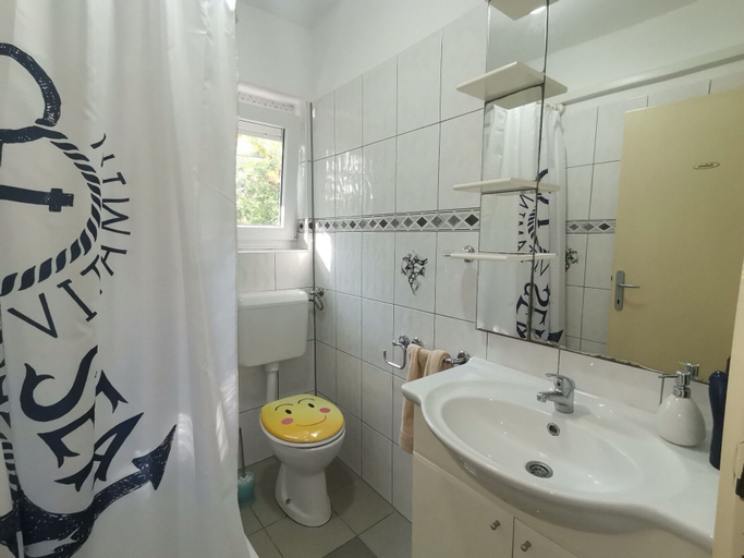 Bathroom 3, Apartments Lili, Medulin