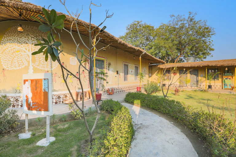 Vibrant room in a farmhouse/72022, Gurgaon