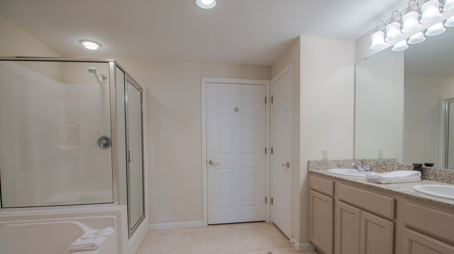 Bathroom 4, Legacy I 804, Harrison