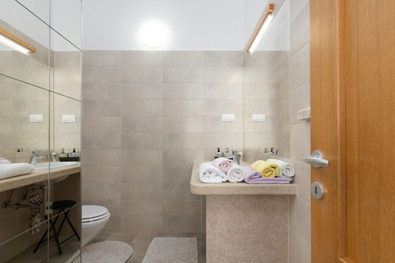 Bathroom 5, Villa Nira, Višnjan