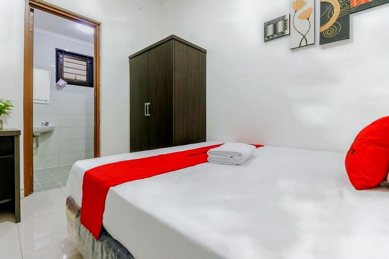 RedDoorz Plus near Trisakti University, West Jakarta