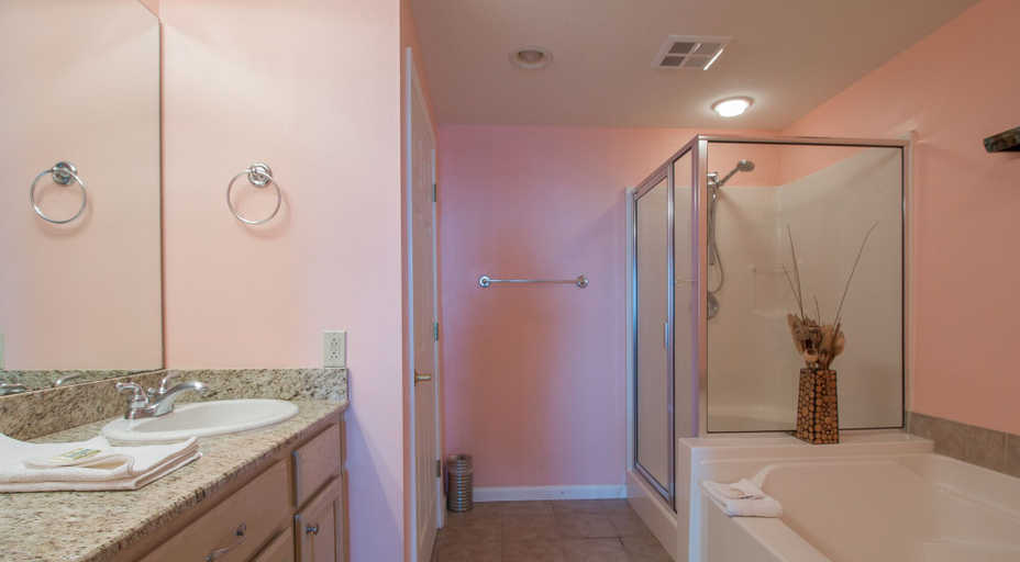 Bathroom 4, Legacy I 307, Harrison