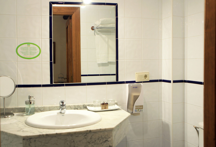 Bathroom 5, Hostal Rural Donamariako Benta, Navarra