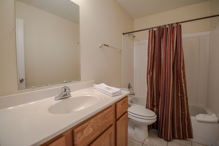 Bathroom, Oak Shores 71, Harrison