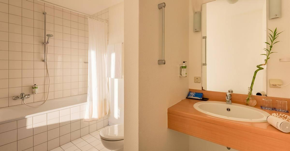 Bathroom 8