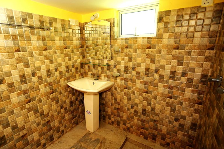Bathroom 3, Old Parkland Hostel, Akmeemana