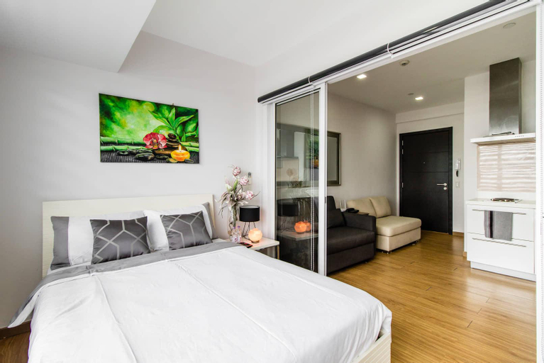 Bedroom 3, Comfy & Relaxing 1BR @ Acqua with Parking, Mandaluyong