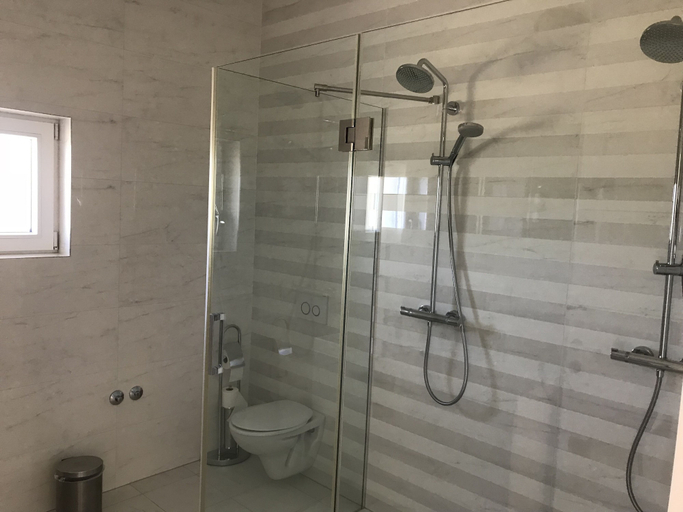 Bathroom 5, Villa Bachelor, Vodice