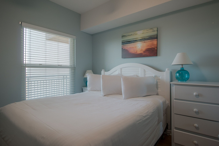 Bedroom, Legacy II 1006, Harrison