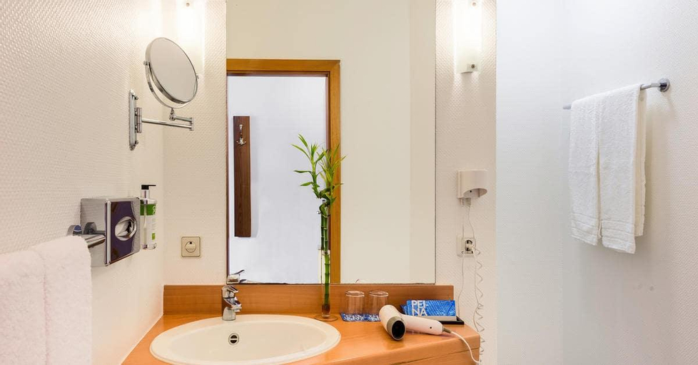Bathroom 4