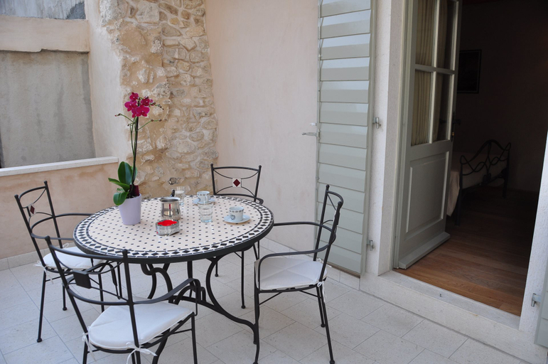 Public Area, Vila Mama, Omiš