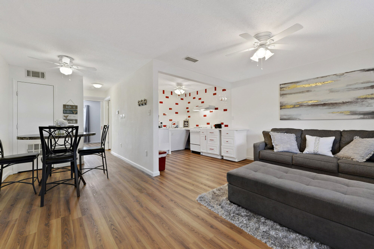 Oak Shores 166, Harrison