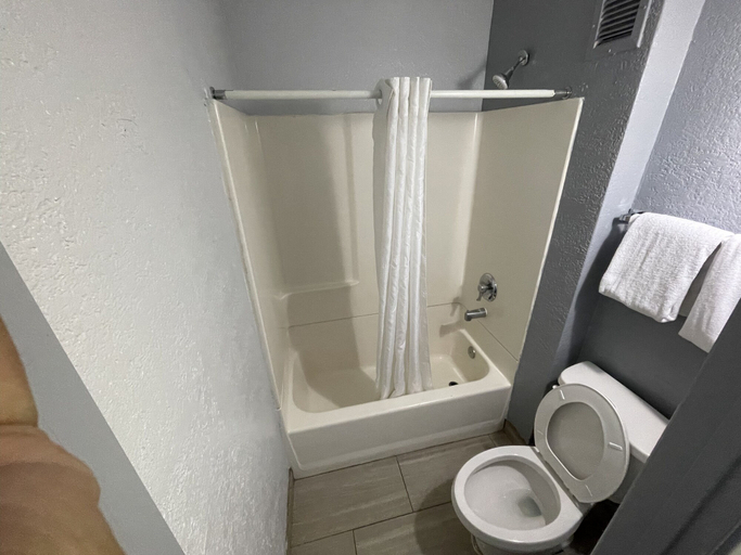 Bathroom 4, Rodeway Inn Albuquerque West, Bernalillo