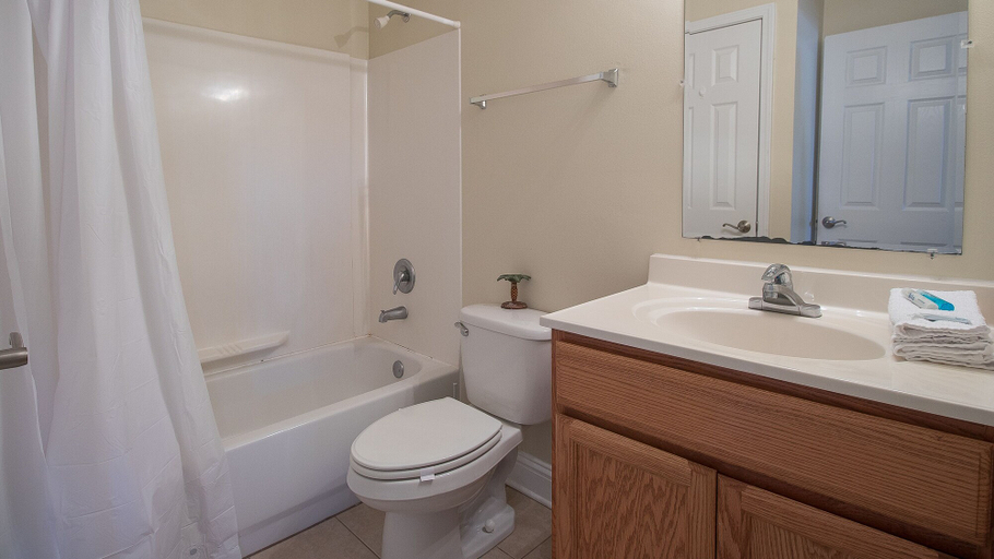 Bathroom 3, Oak Shores Studio 36, Harrison