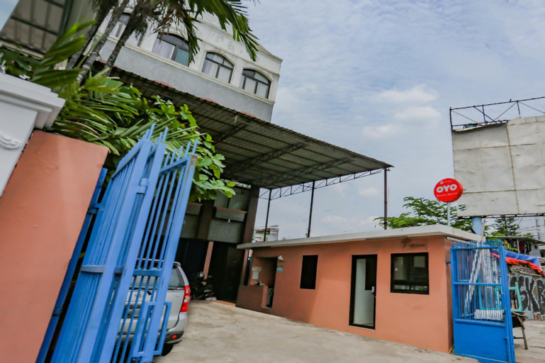 Exterior & Views 1, OYO 90109 Wisma Basco Syariah, Central Jakarta