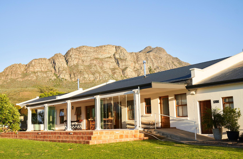 Public Area, Raptor Rise, Cape Winelands