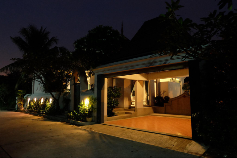 Exterior & Views