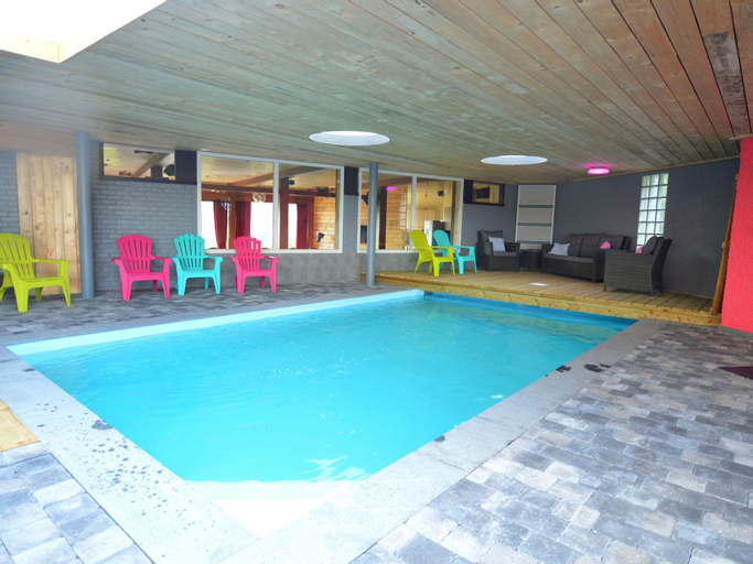 Superb house for family group with swimming pool, sauna, jacuzzi, billiards., Liège