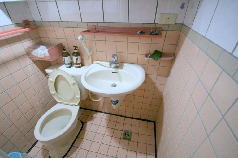 Bedroom 3, 13Taichung City/elevator/live 2-6 people/free wifi, Taichung