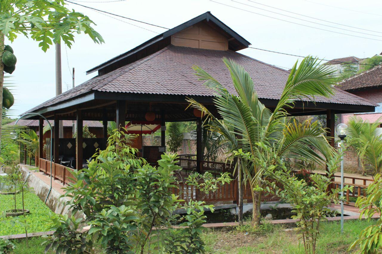 Rumah Kayu Pinggir Kali, Pasuruan