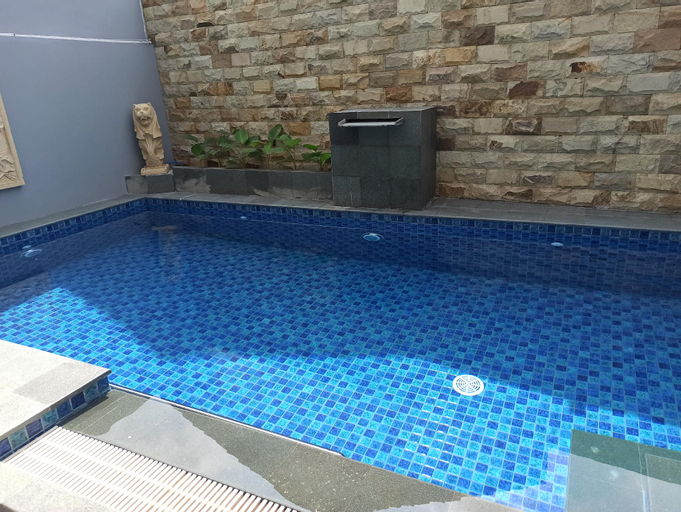 The kayana villa private pool 4 bedroom 2 bathroom, Malang