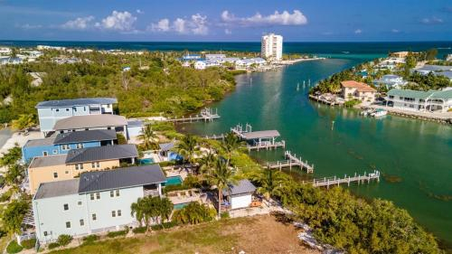 Mahi-Mahi House 3bed/4bath with pool, dock, Monroe