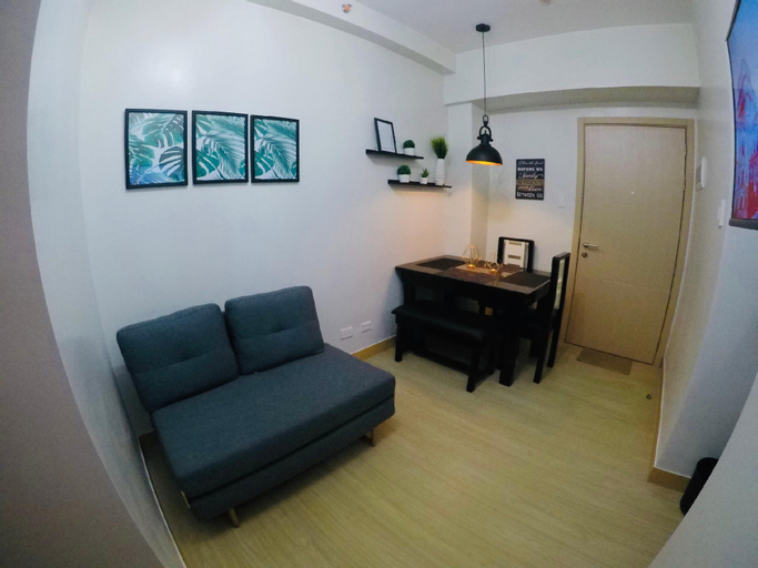 Nic's 2 Bedroom Condo w/NETFLIX @ Trees Residences, Quezon City